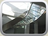 escalera helicoidal 1 de vidrio curvo